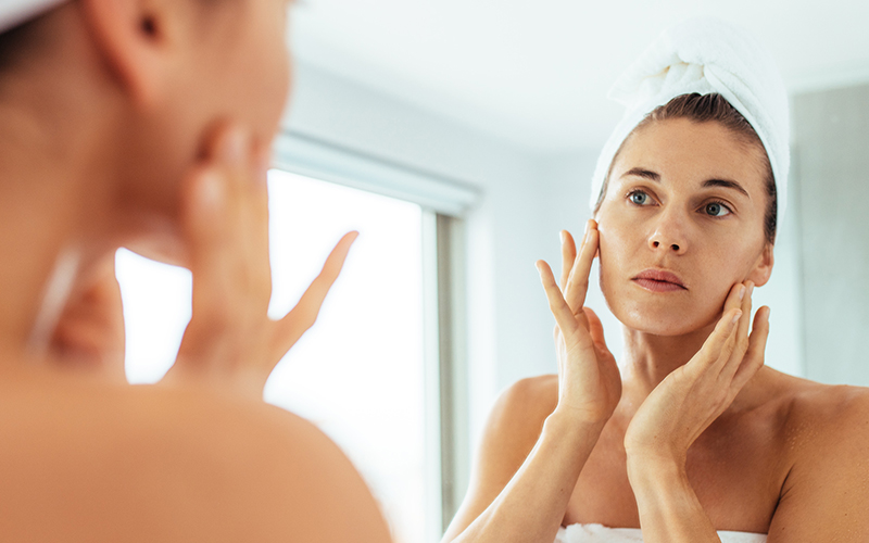 La importancia de los masajes faciales para pieles maduras